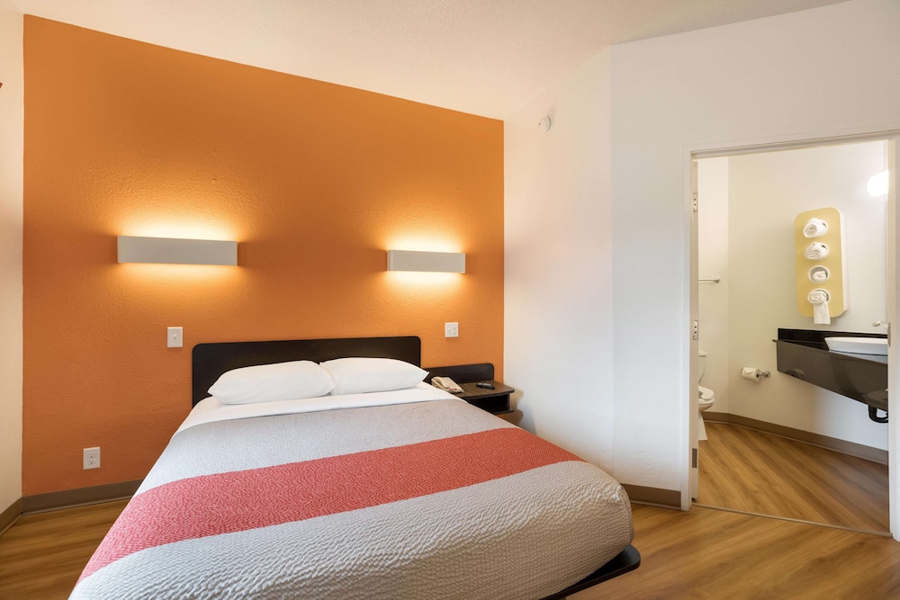 Motel6 Orlando, FL - International Dr 10/39
