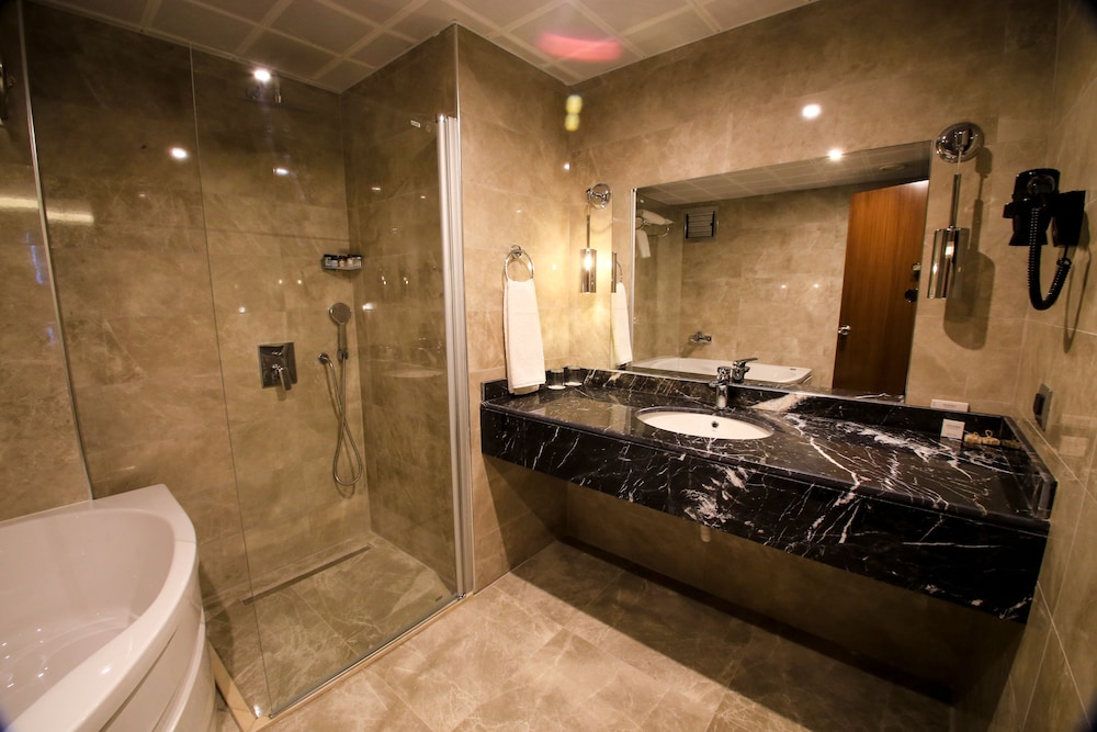 Aymira Hotel & Spa 48/48