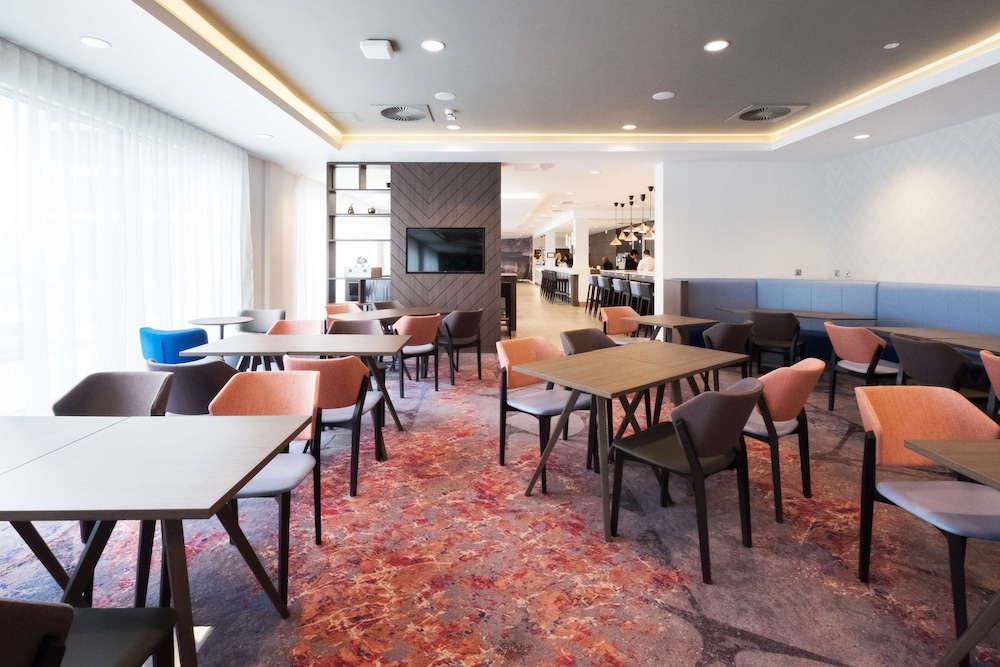 HAMPTON BY HILTON ABERDEEN AIRPORT 32/46