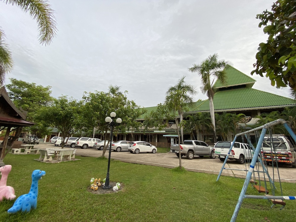 Phuphan Park Hotel 35/50