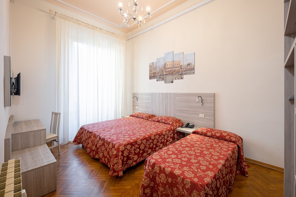 LILIUM HOTEL 23/65