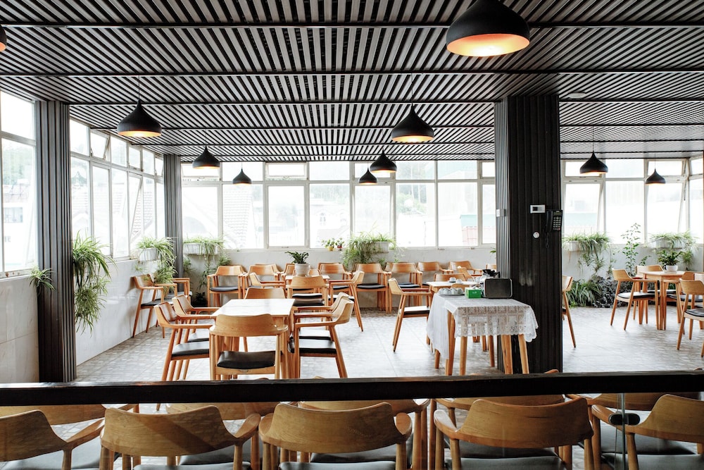 Skyhouse Hotel 37/55