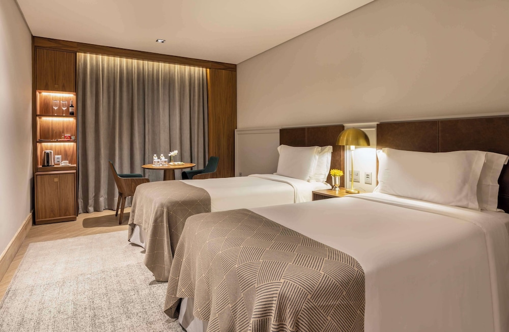 EXECUTIVE, APARTMENT, TWIN BEDS