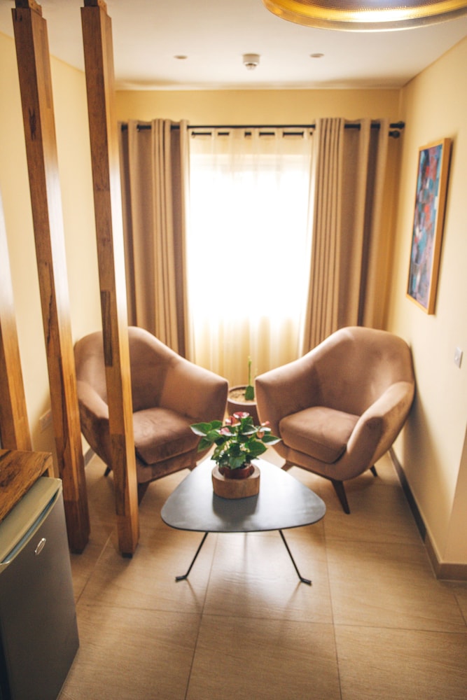 Roots Hotel Apartment 39/57