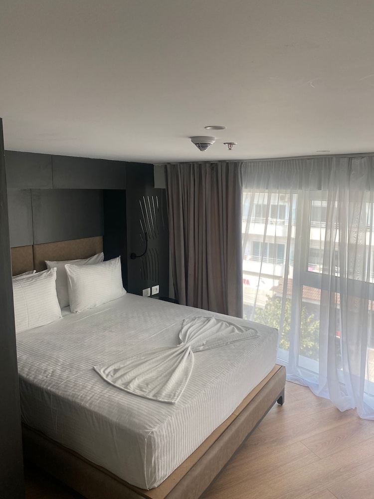 FAMILY, DOUBLE AND TWIN BEDS