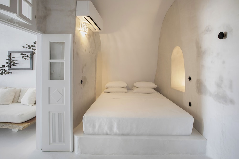 Honeymoon, Suite, Double Bed, Caldera View, Hot Tub