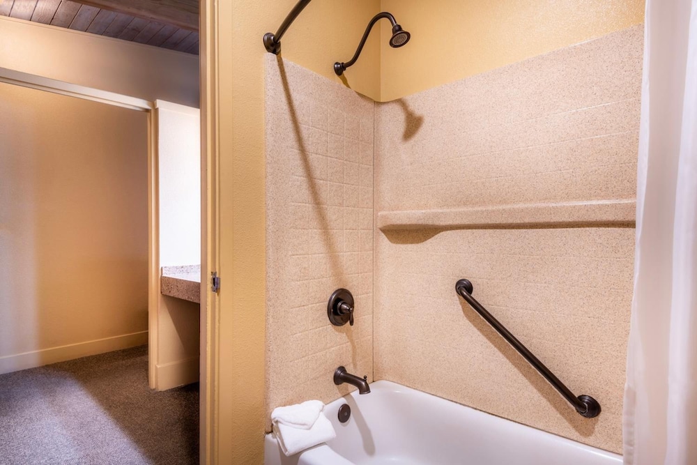 Yosemite Valley Lodge 32/32