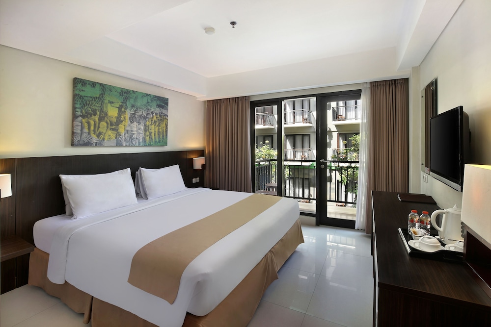 DELUXE, DOUBLE BED, POOL VIEW