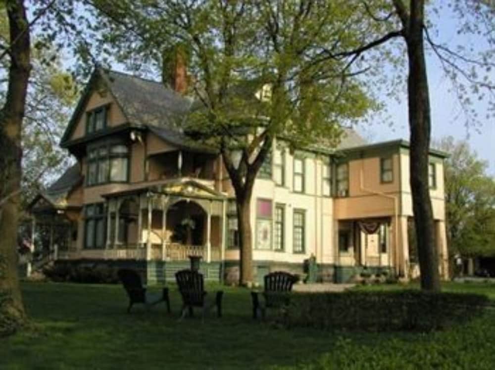 Oliver Inn Bed and Breakfast 50/54