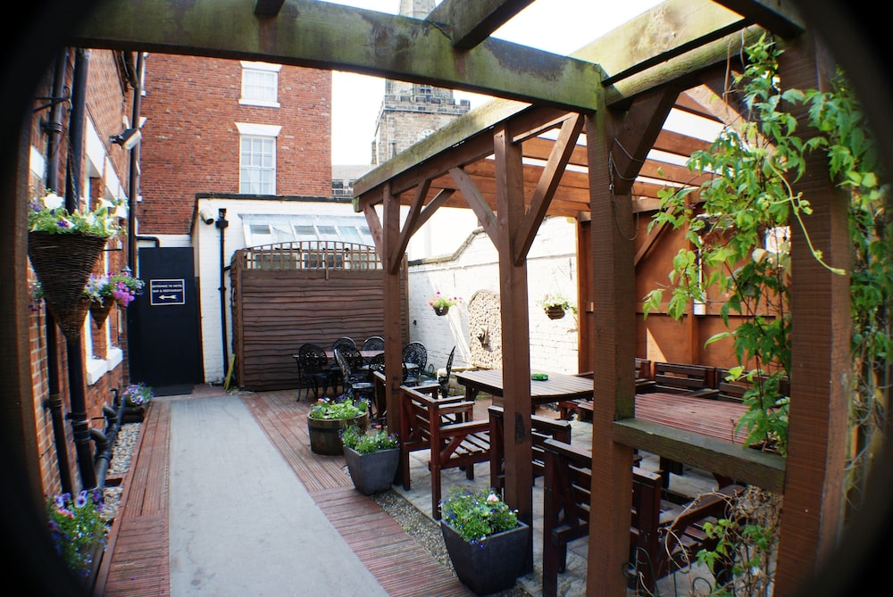 The Bank House 27/28