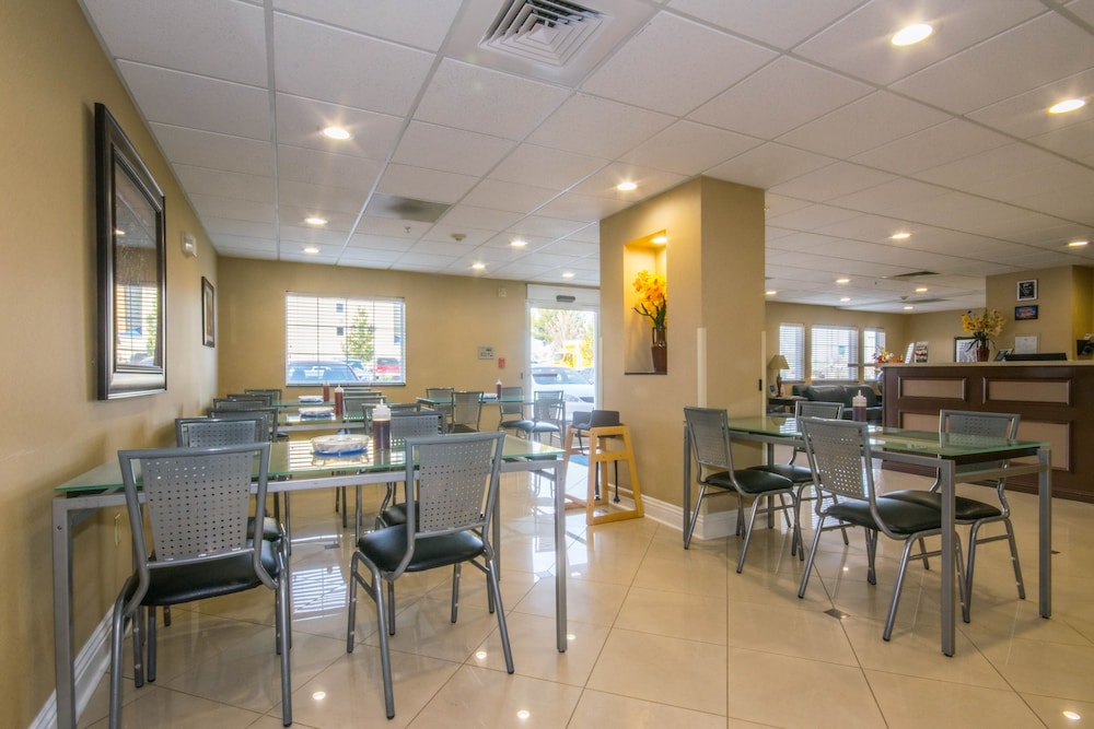 Executive Residency by Best Western Victorville 20/24