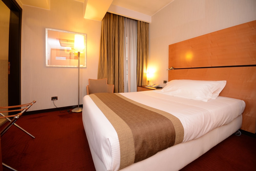 ROOM, SINGLE, LARGE SINGLE BED