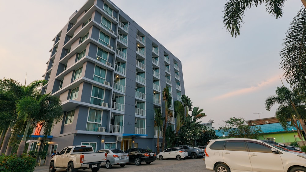 B2 Jomtien Pattaya Boutique Budget Hotel 5/60