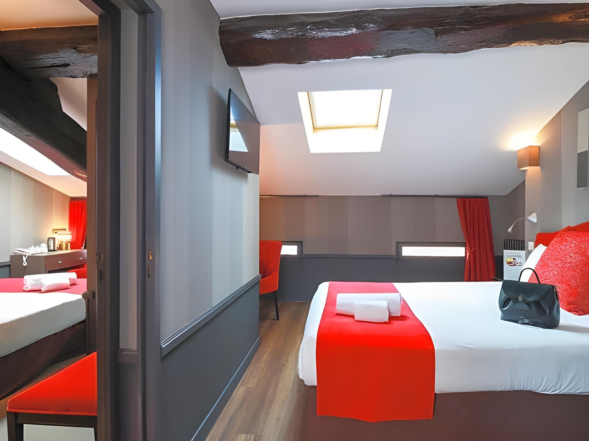 Adjoining, Double Bed