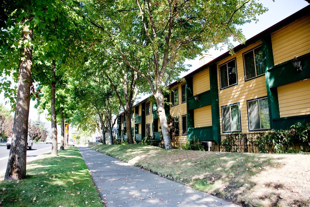 Stratford Inn 60/71