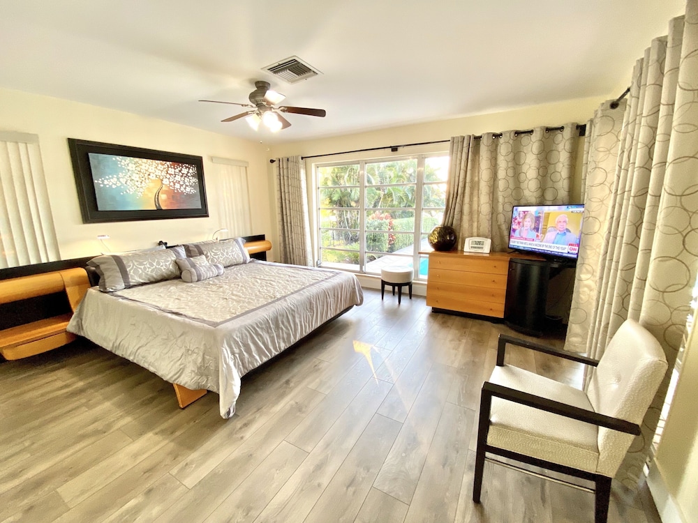 DELUXE, HOUSE, MULTIPLE BEDS, CANAL VIEW, PRIVATE POOL
