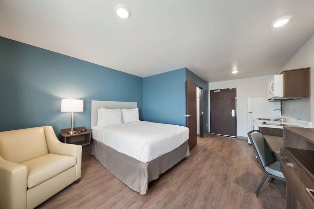Room, Queen Bed, Accessible, WoodSpring Suites Dallas Plano Central Legacy Drive 3/4