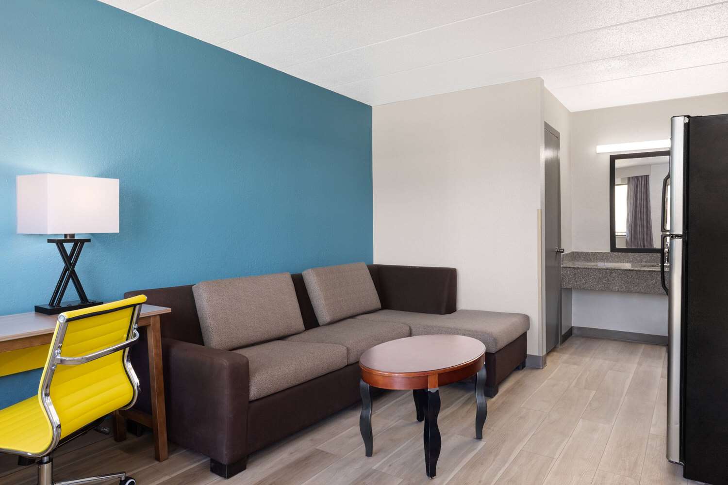 Days Inn & Suites by Wyndham Indianapolis Airport East 12/28