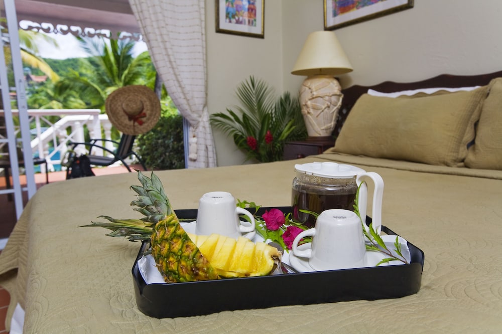 Marigot Beach Club and Dive Resort 10/75