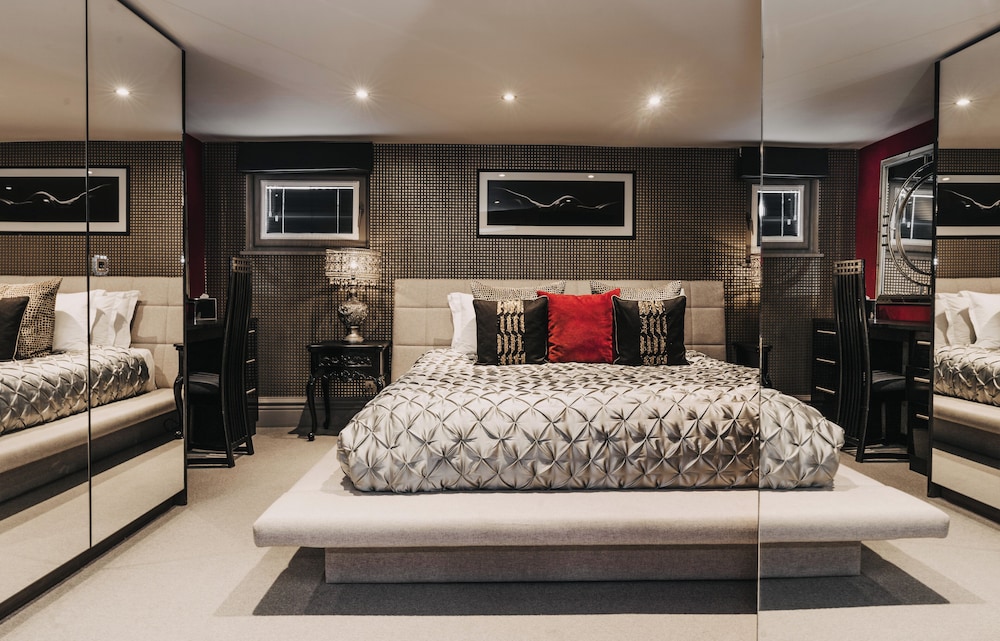 JUNIOR SUITE, KING BED