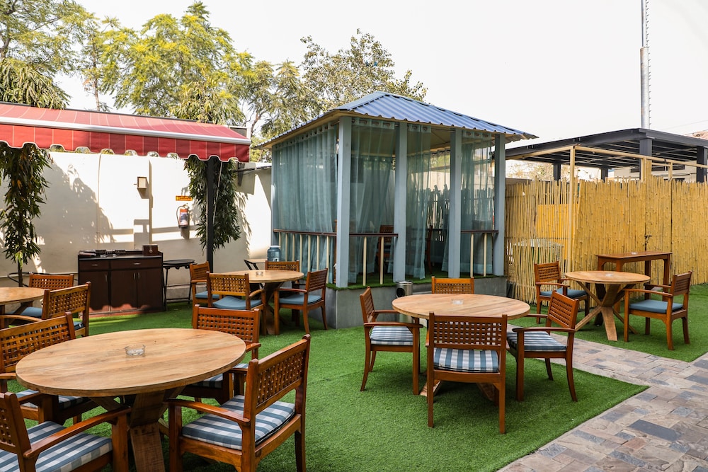 Hotel Shikha 35/59