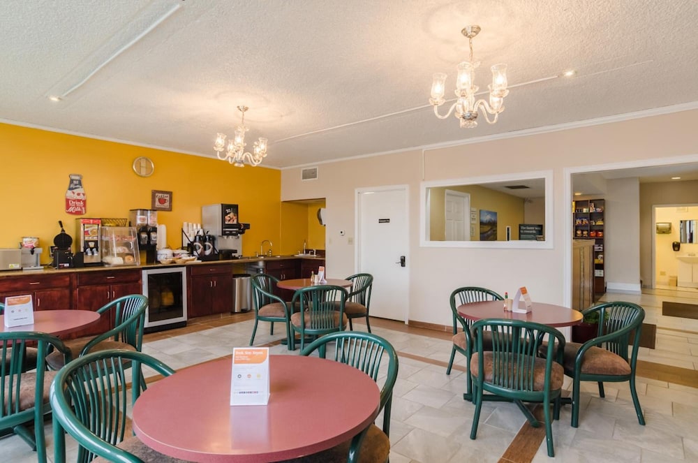Alamo Inn Suites 46/61