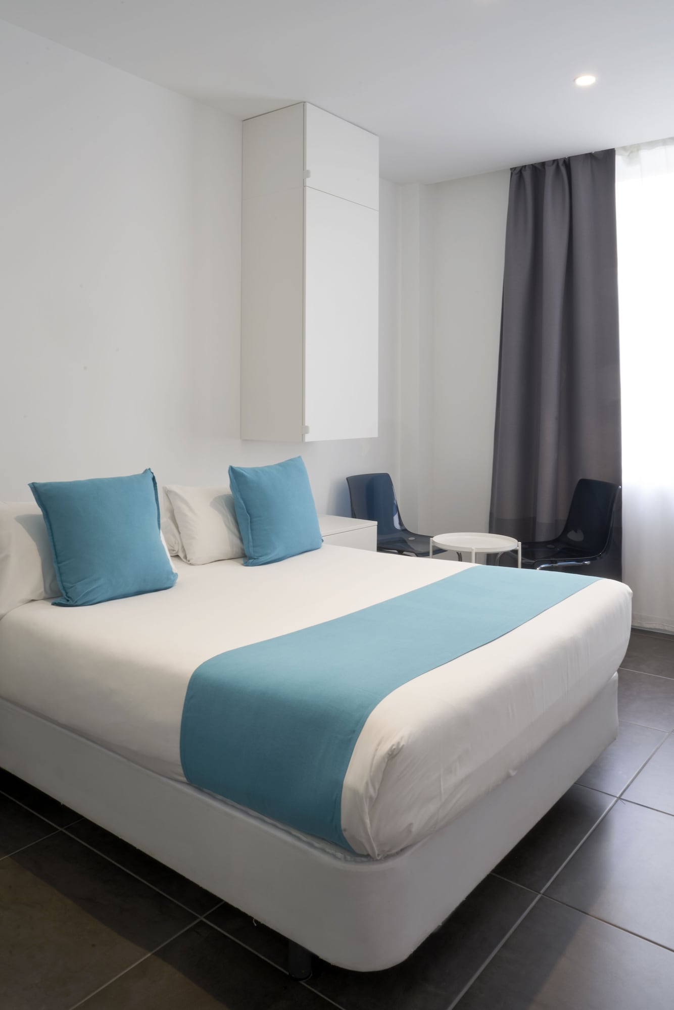 ROOM, DOUBLE BED