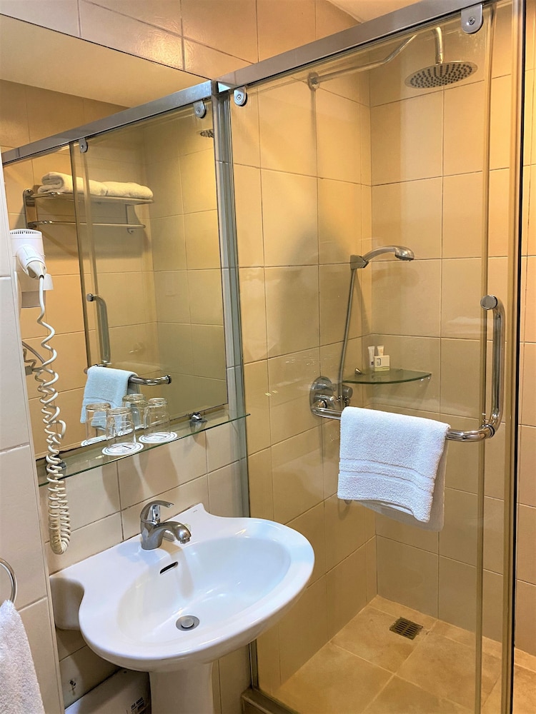 One Pacific Place Serviced Residences 38/38