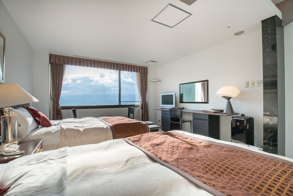 WESTERN, SUITE, MOUNTAIN VIEW