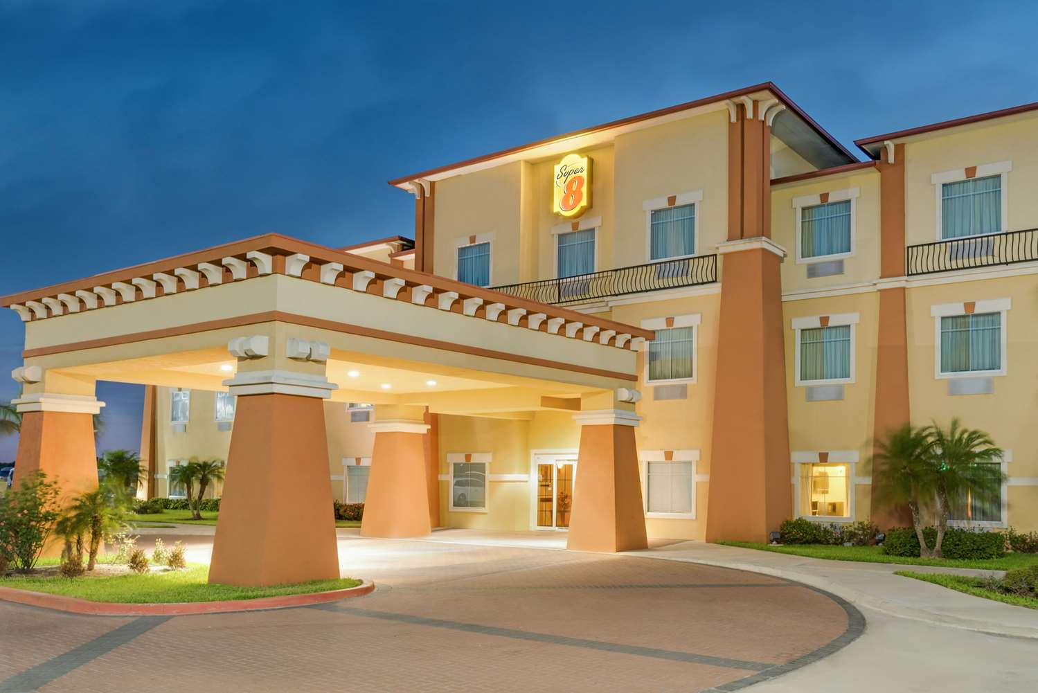 Super 8 by Wyndham Hidalgo/McAllen Area 2/7