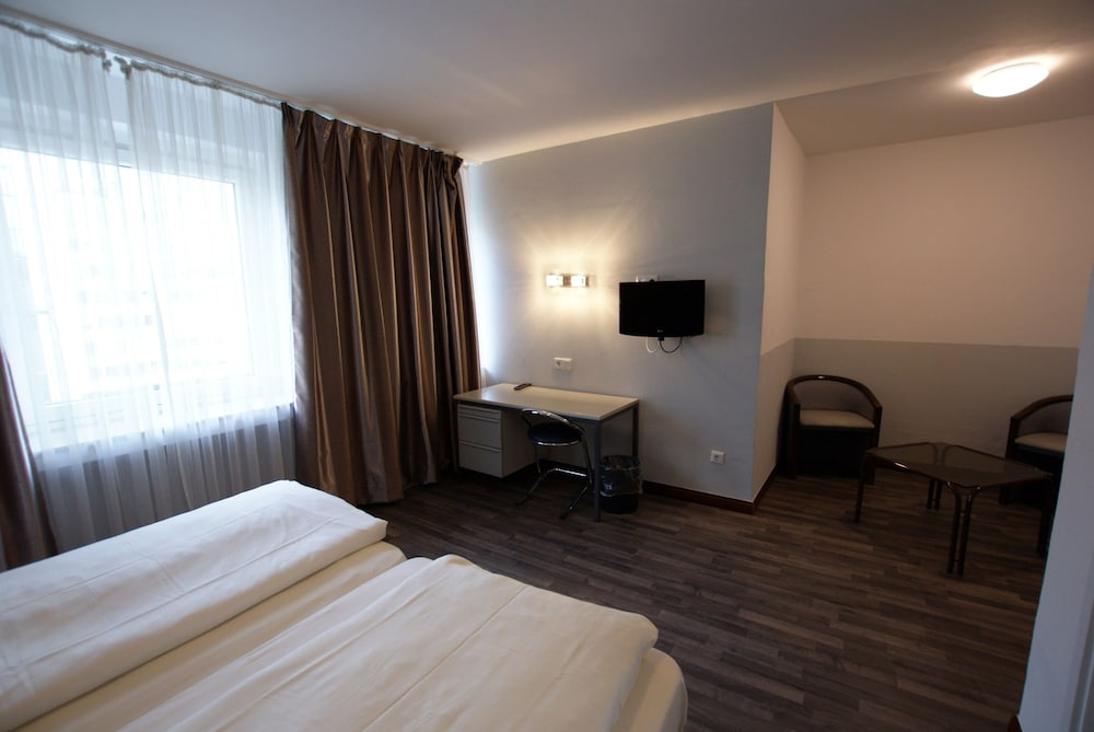 Bahn Hotel Dusseldorf 8/41