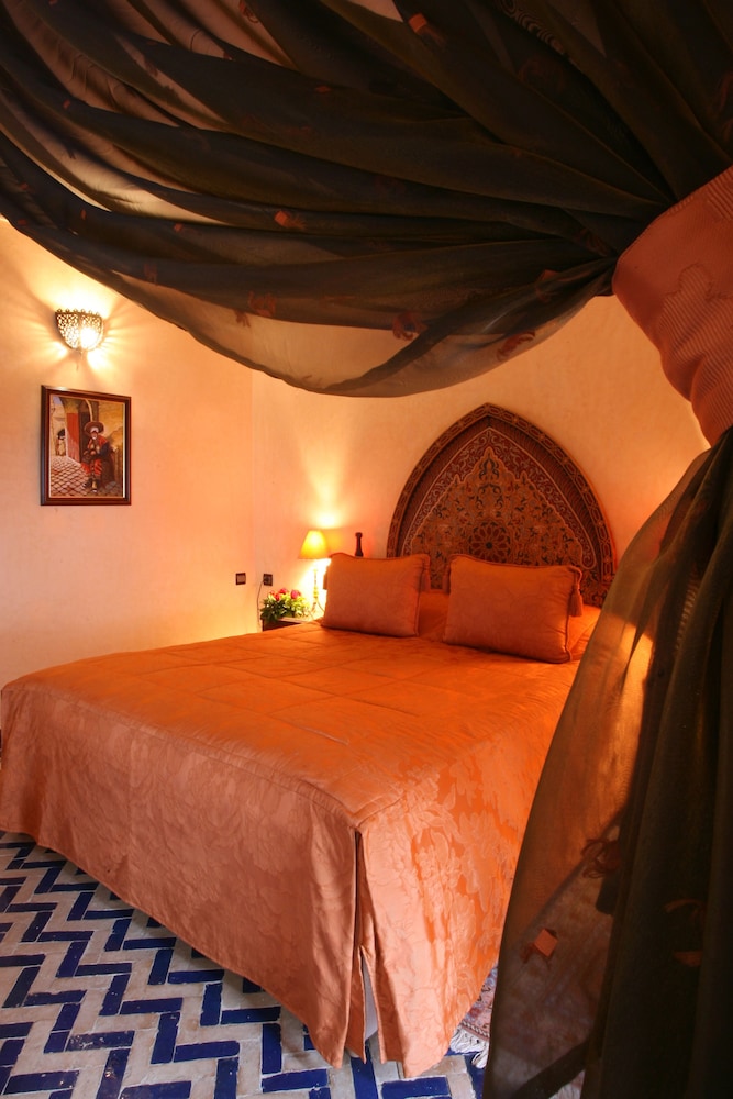 SUPERIOR, KING BED
