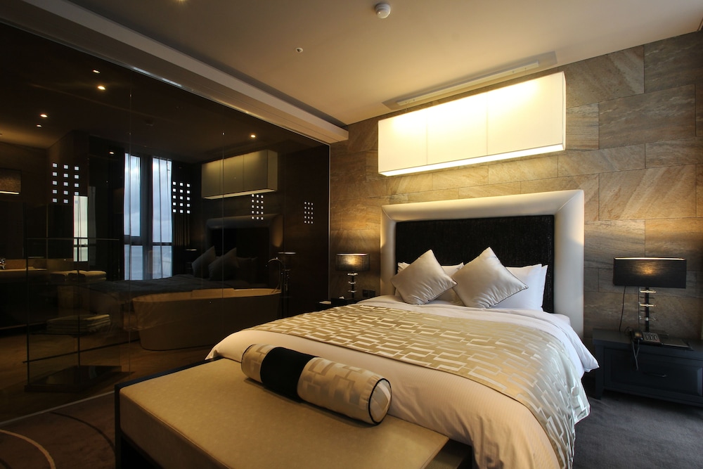 PRESIDENTIAL, PREMIUM, SUITE