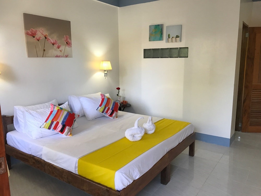 Neptune Diving Resort Moalboal 11/50