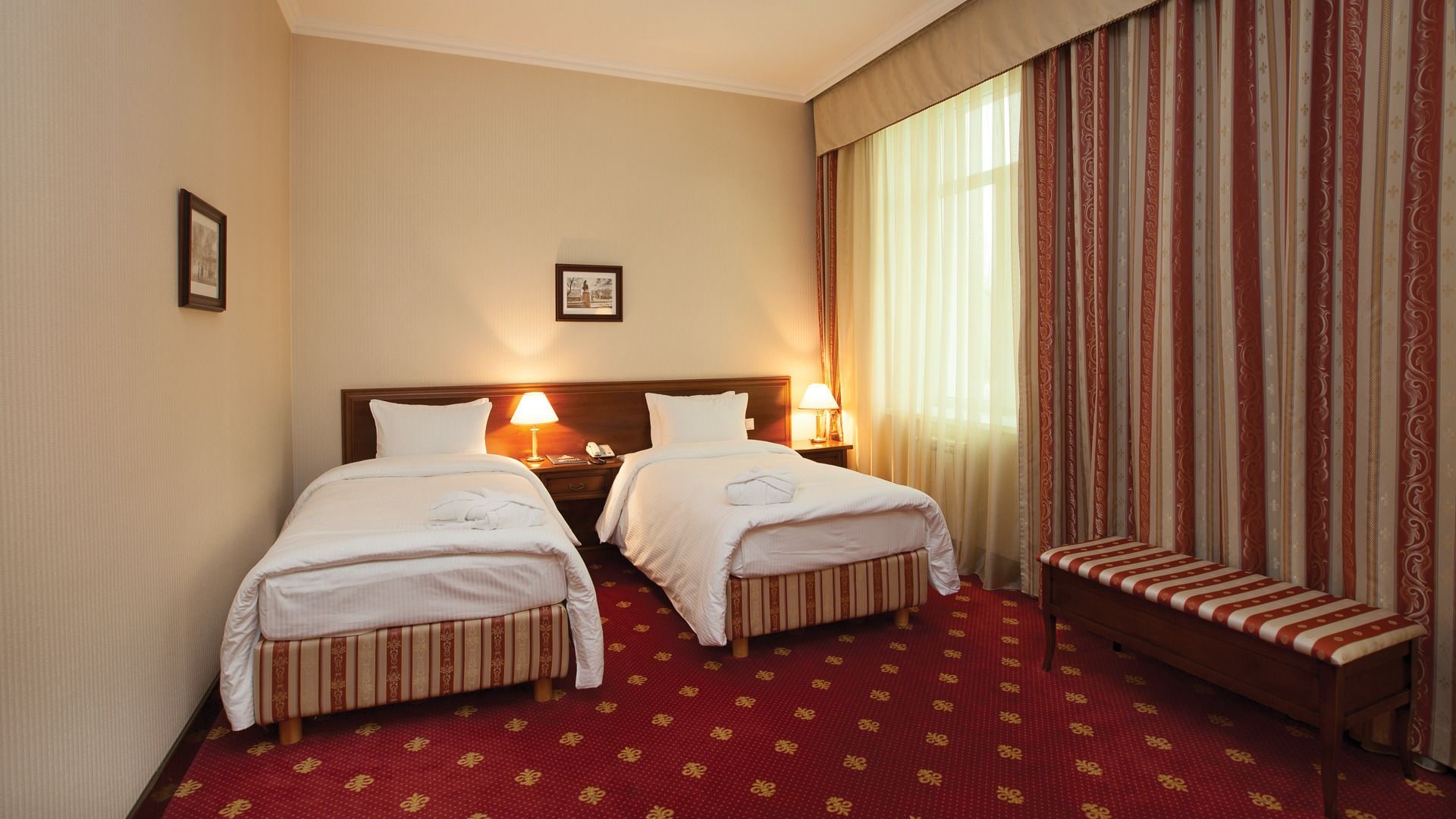 SUPERIOR, TWIN BEDS
