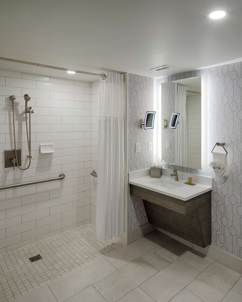 The Kingsley Bloomfield Hills - a DoubleTree by Hilton 20/62