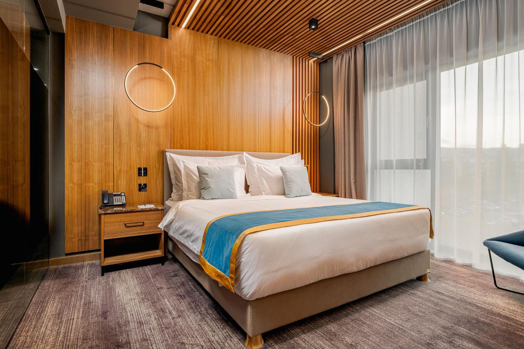 جناح، Hotel Vibre 3/5