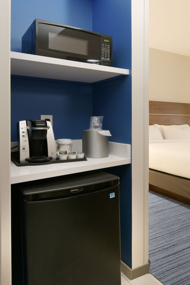 Holiday Inn Express and Suites Williamstown - Glassboro, an IHG Hotel (ex. Best Western Monroe Inn) 28/62
