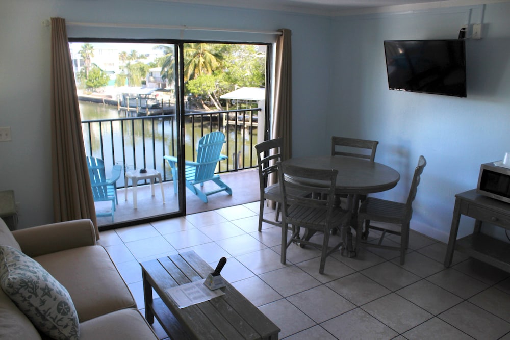 The Bay Inn at Lani Kai 27/48