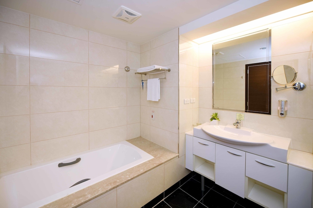 FULLON HOTEL LINKOU 21/22