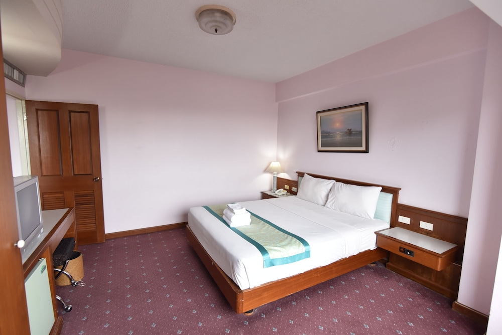 Asian Hotel Hatyai 13/72