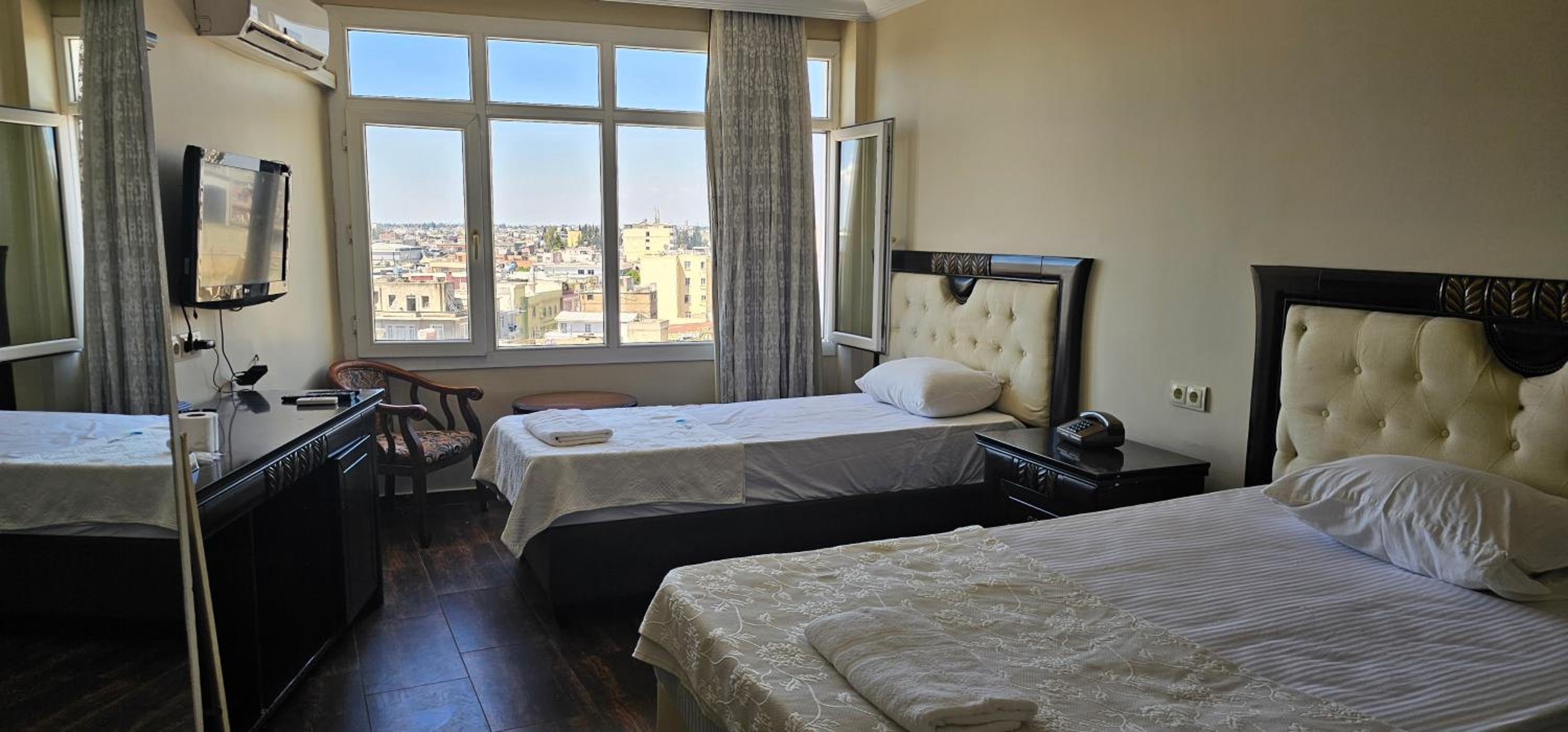 Deluxe, Twin Beds