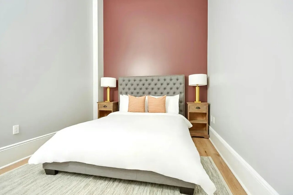 2 BEDROOMS, SUITE
