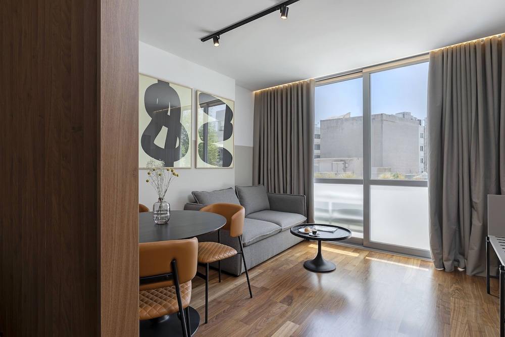 The Athenians Art Apartments 32/50