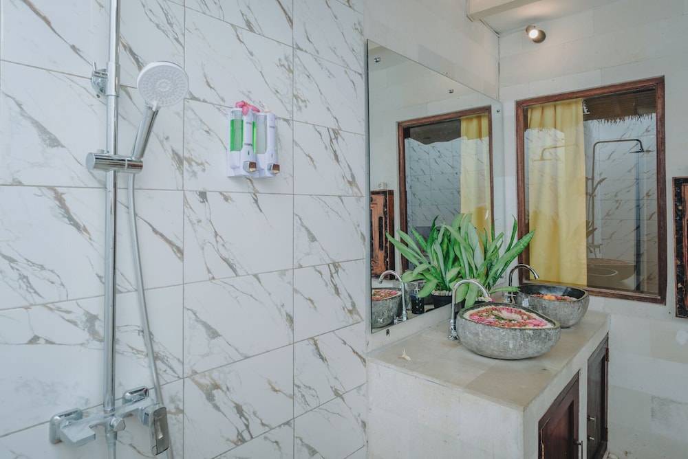 Frangipani Beach Villa 22/68