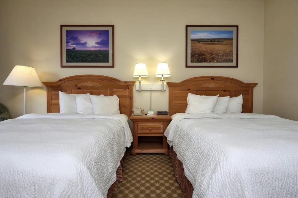 Lancaster Inn and Suites 11/64