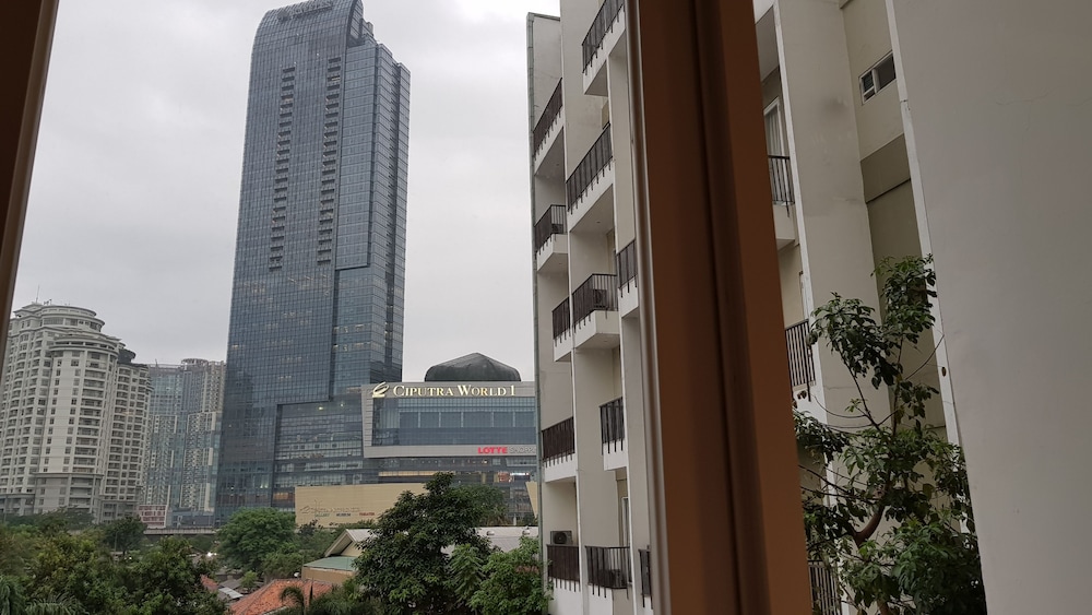 AYAKA SUITES 4/70