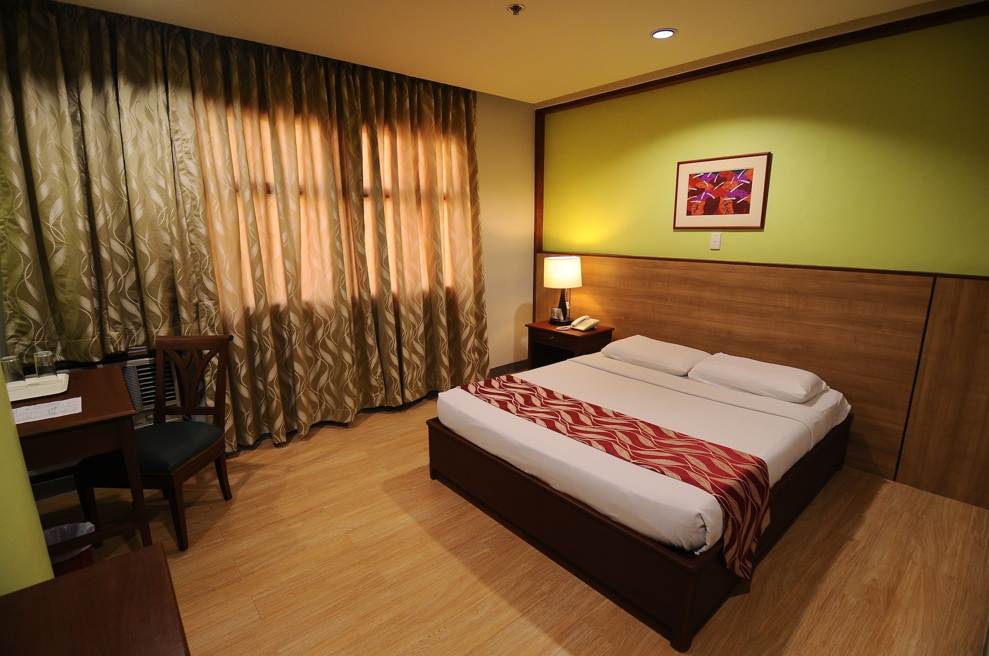 DELUXE, DOUBLE BED