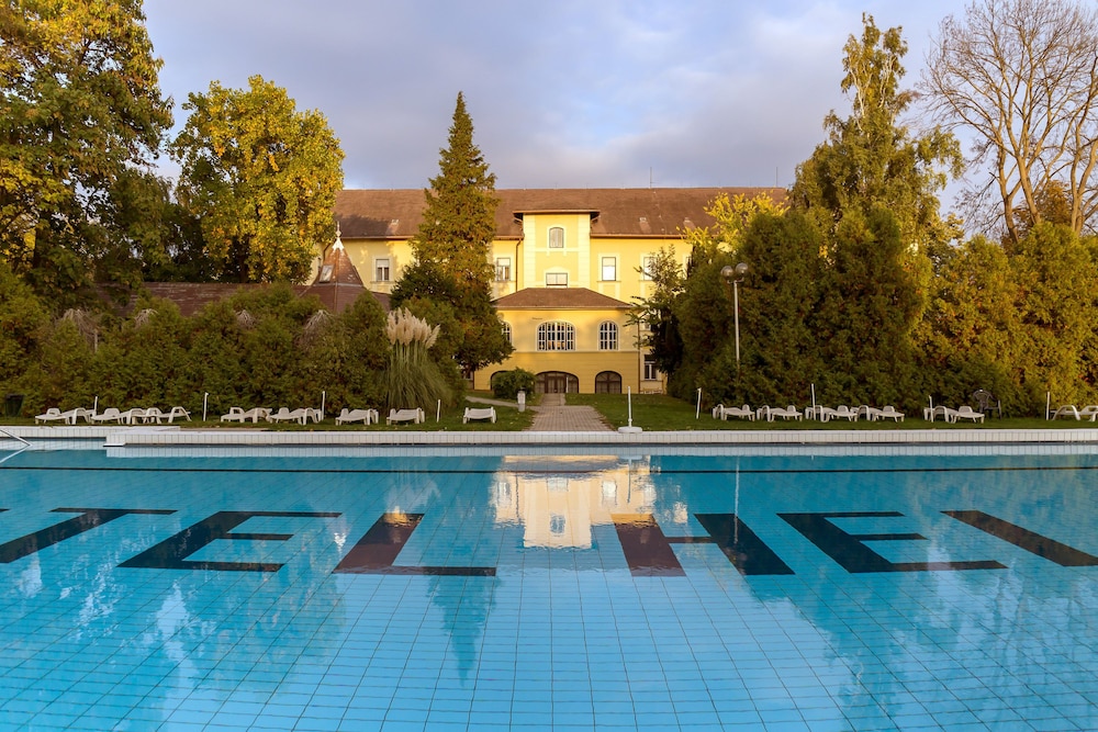 HUNGUEST HOTEL HELIOS 5/56