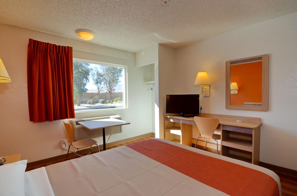 STANDARD, QUEEN BED